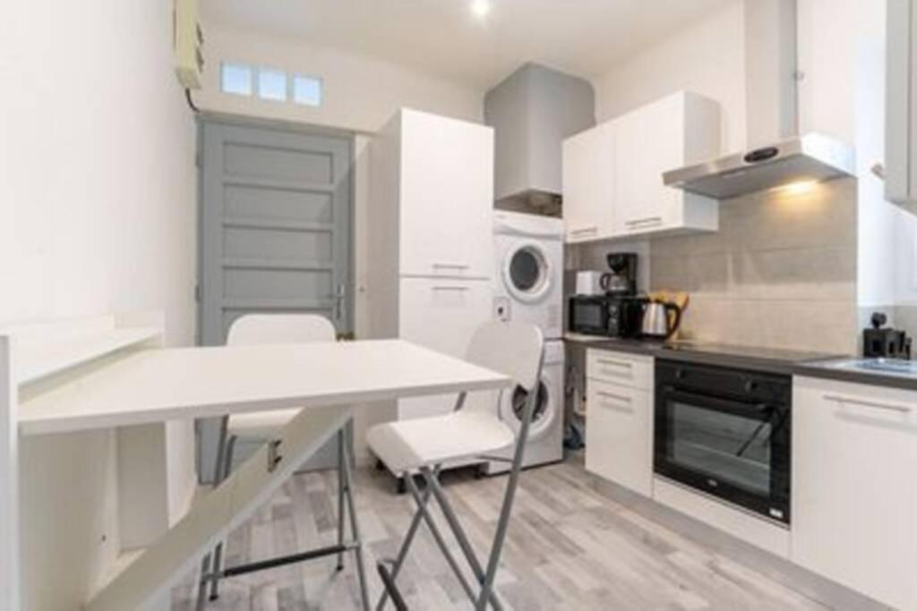 Le Charme du médiéval dans un appartement cosy Hyères Esterno foto