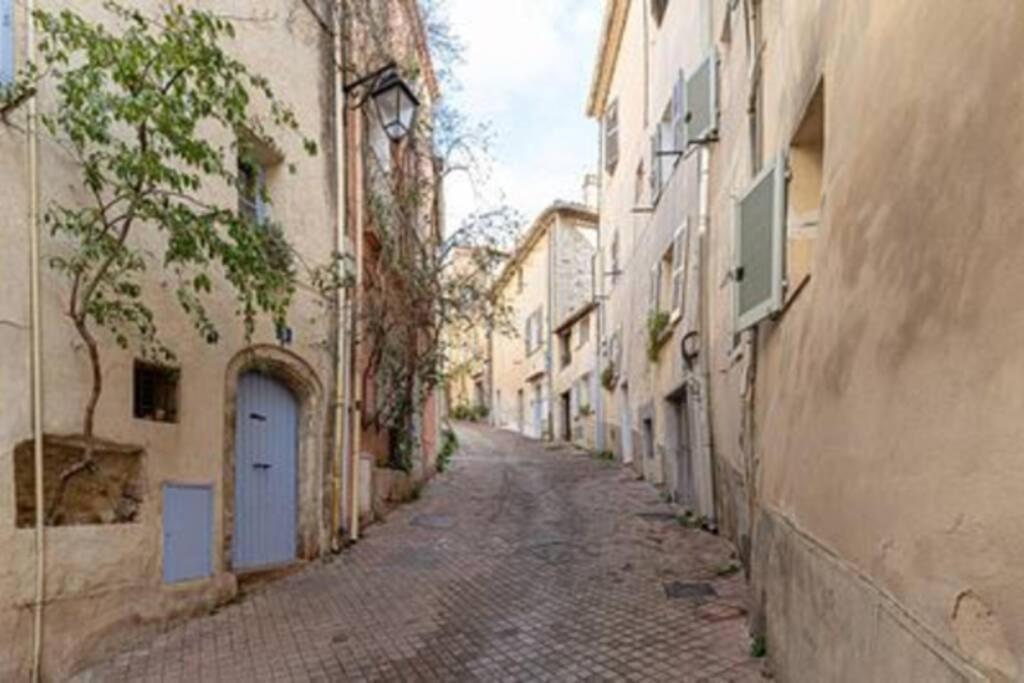 Le Charme du médiéval dans un appartement cosy Hyères Esterno foto