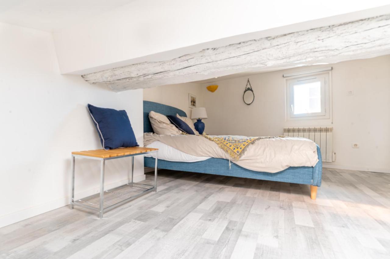 Le Charme du médiéval dans un appartement cosy Hyères Esterno foto